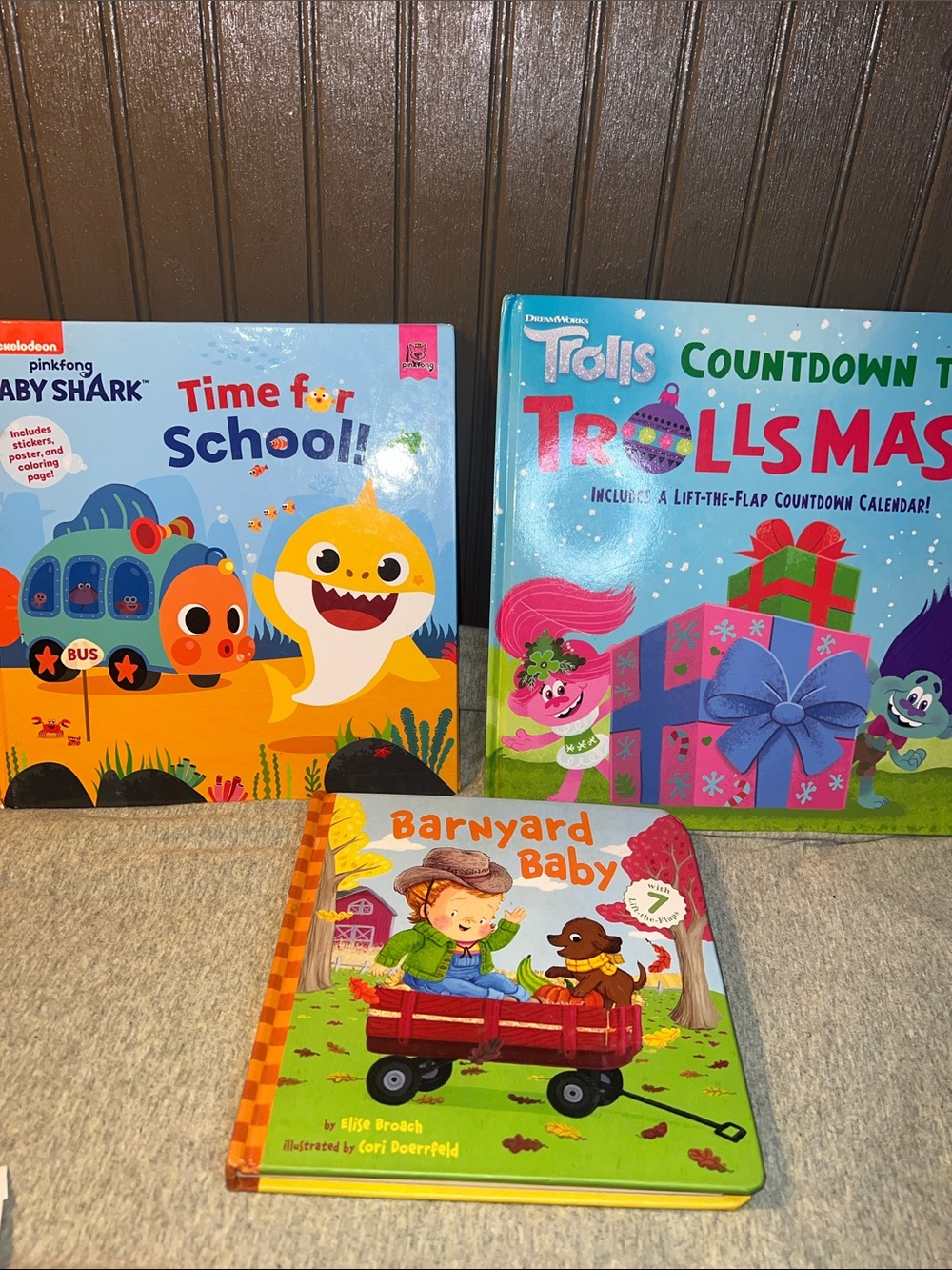 Kid Books, Baby Shark , Trolls, Barnard Baby the jungle book